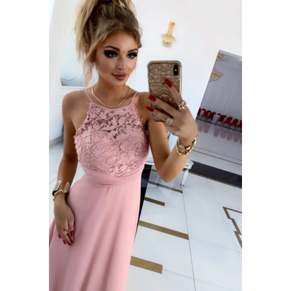 Dolga pudrasta obleka s čipko